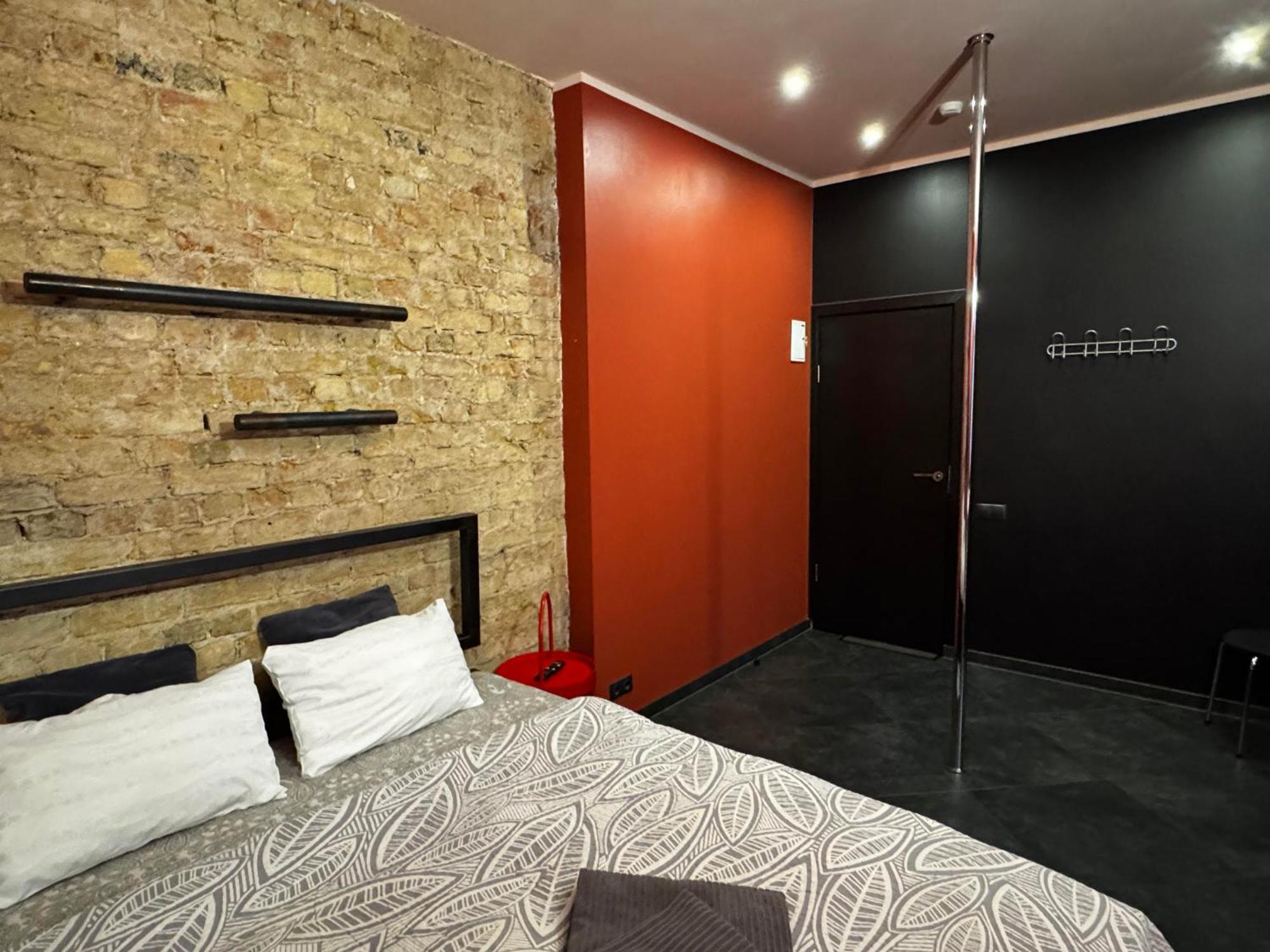 Aparthotel Рига Екстериор снимка A room at a brothel in Amsterdam