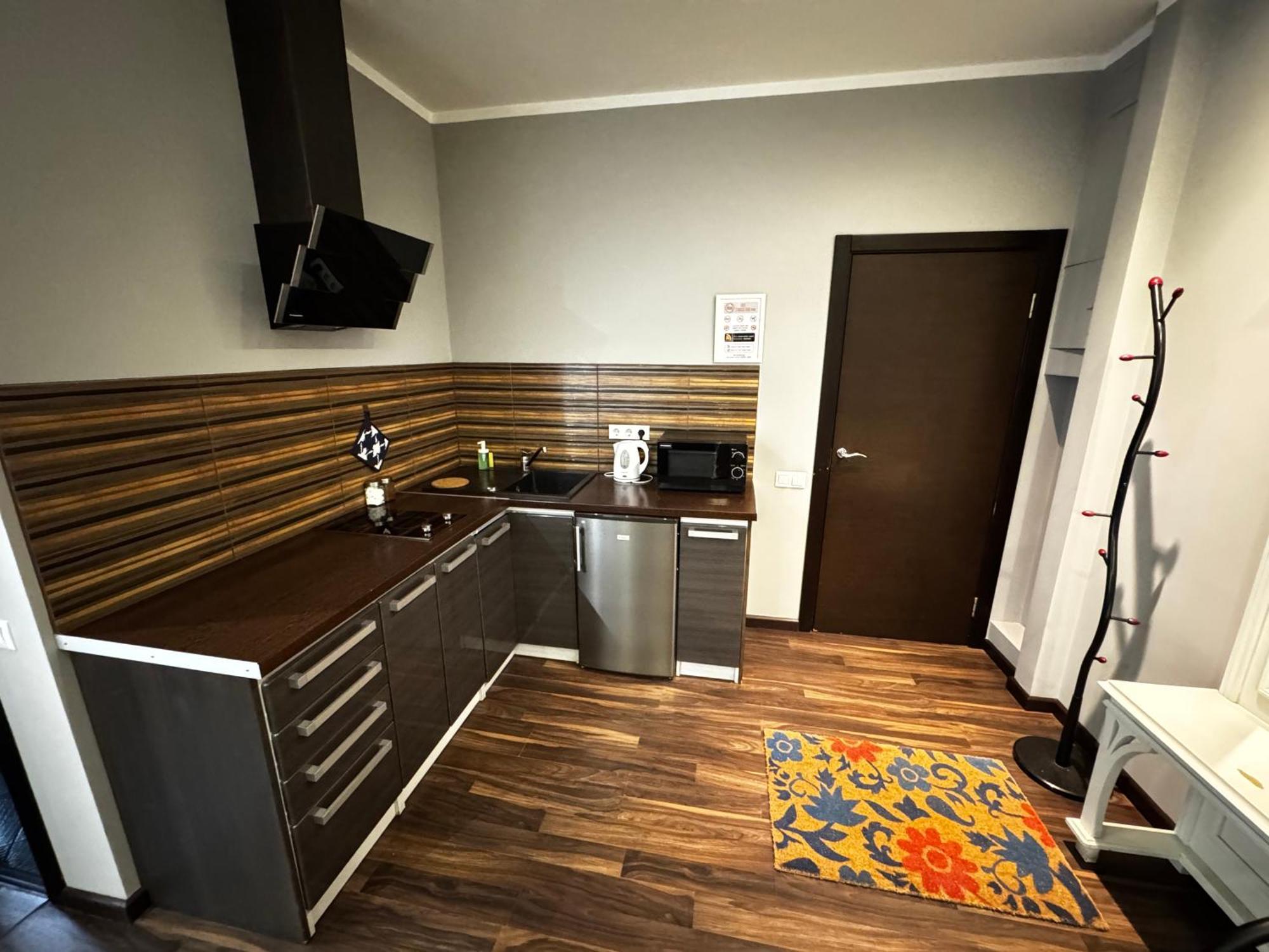 Aparthotel Рига Екстериор снимка A typical kitchen in a typical apartment