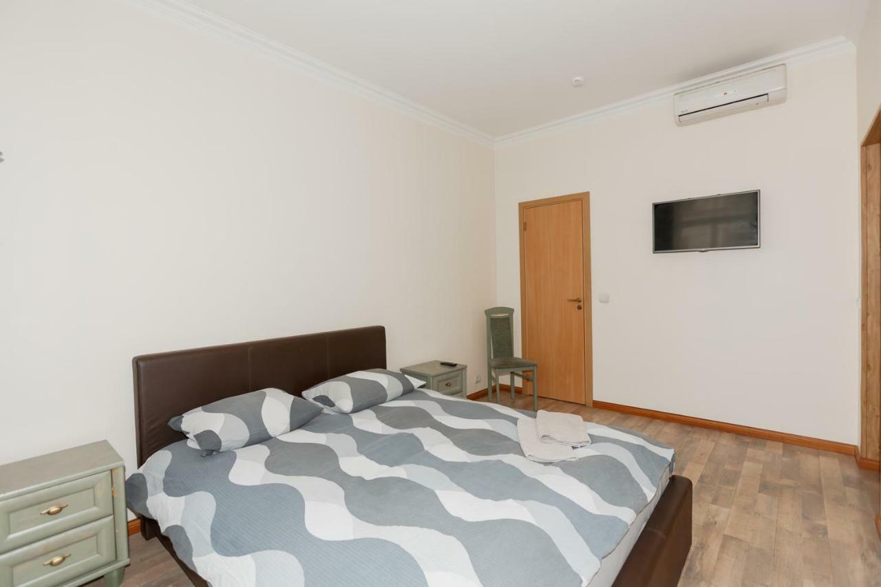 Aparthotel Рига Екстериор снимка A bedroom in a hotel